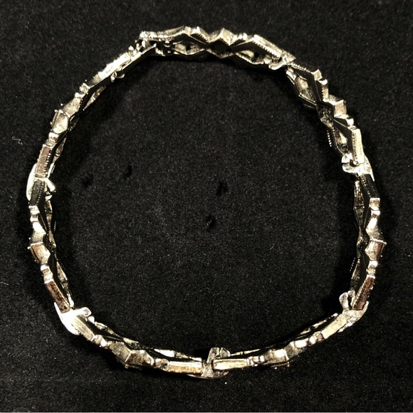 BRACELET - SILVER-TONE WITH 7 RHINESTONES EACH SET IN A SQUARE SETTING - Picture 4 of 16